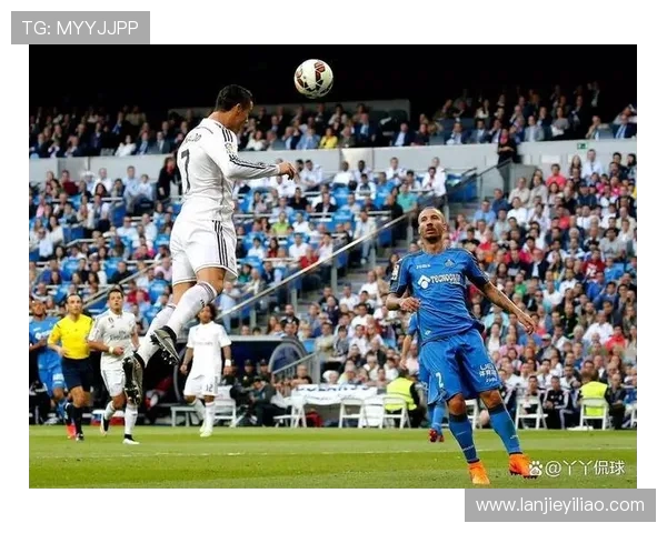 皇家马德里迎战劲敌,角逐欧洲足球顶级荣耀之战 皇家马德里迎战劲敌,角逐欧洲足球顶级荣耀之战