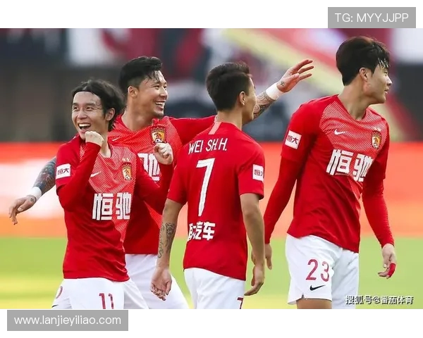 广州足球队耐力表现创新高引发关注成为新赛季焦点 广州足球队耐力表现创新高引发关注成为新赛季焦点