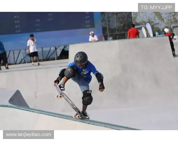 西安极限运动队在滑板精英赛中以80分稳居积分榜首位