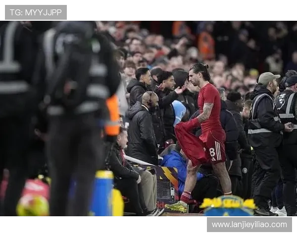 利物浦与曼城激战正酣谁能在这场巅峰对决中笑到最后 利物浦与曼城激战正酣谁能在这场巅峰对决中笑到最后
