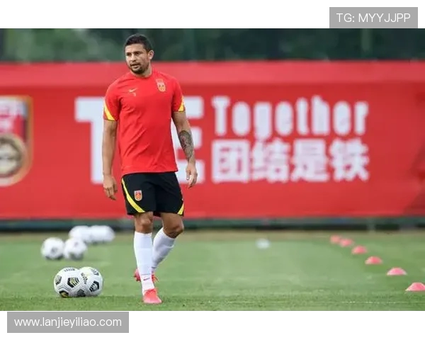 国足精彩表现回顾关岛比赛录像重温激情瞬间与精彩进球分析 国足精彩表现回顾关岛比赛录像重温激情瞬间与精彩进球分析